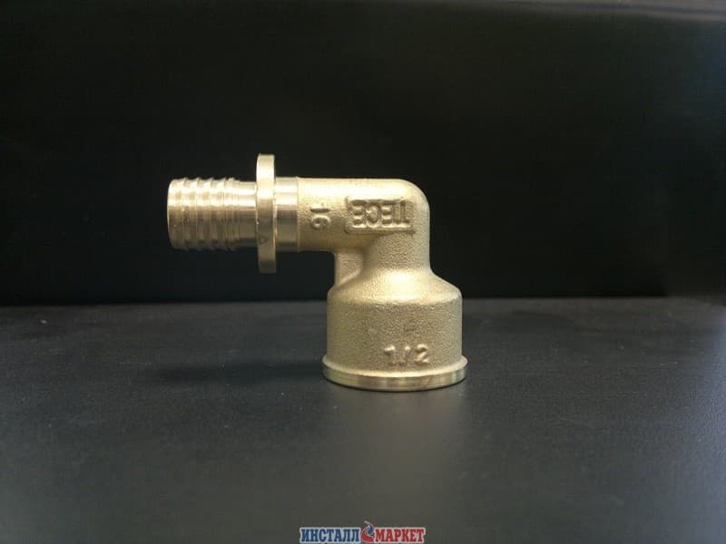 Перехідник кутовий з внутрішнім різьбленням 40 х 1 1/2"